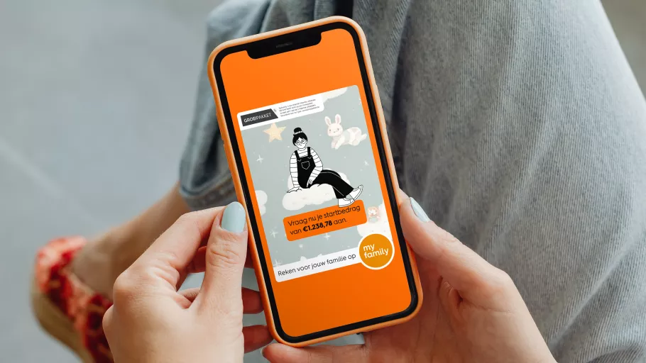 Campaign visual with close-up of a smartphone featuring a MyFamily's social ad on how to ask the growth package in Belgium and Emily the mascotte.